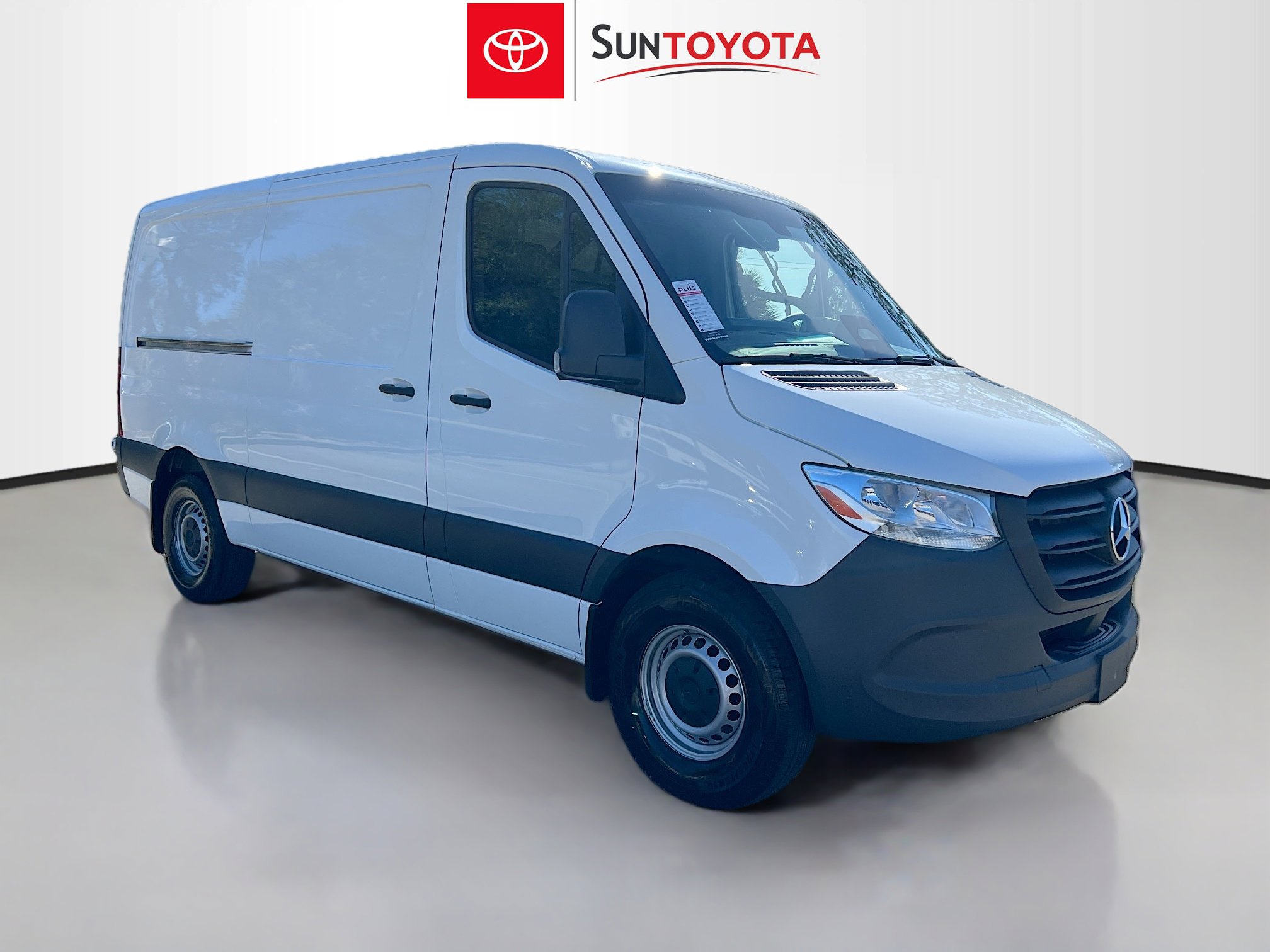 Used 2025 Mercedes-Benz Sprinter 2500 image 1