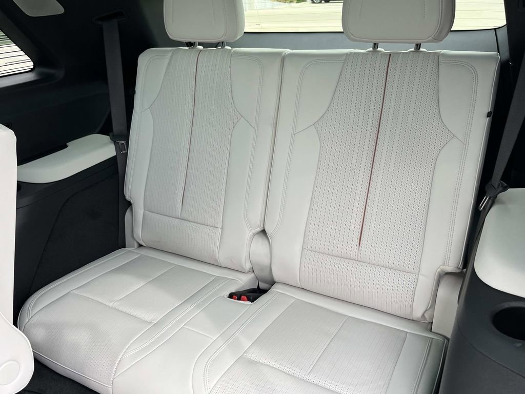 New 2026 Cadillac Vistiq Sport image 21