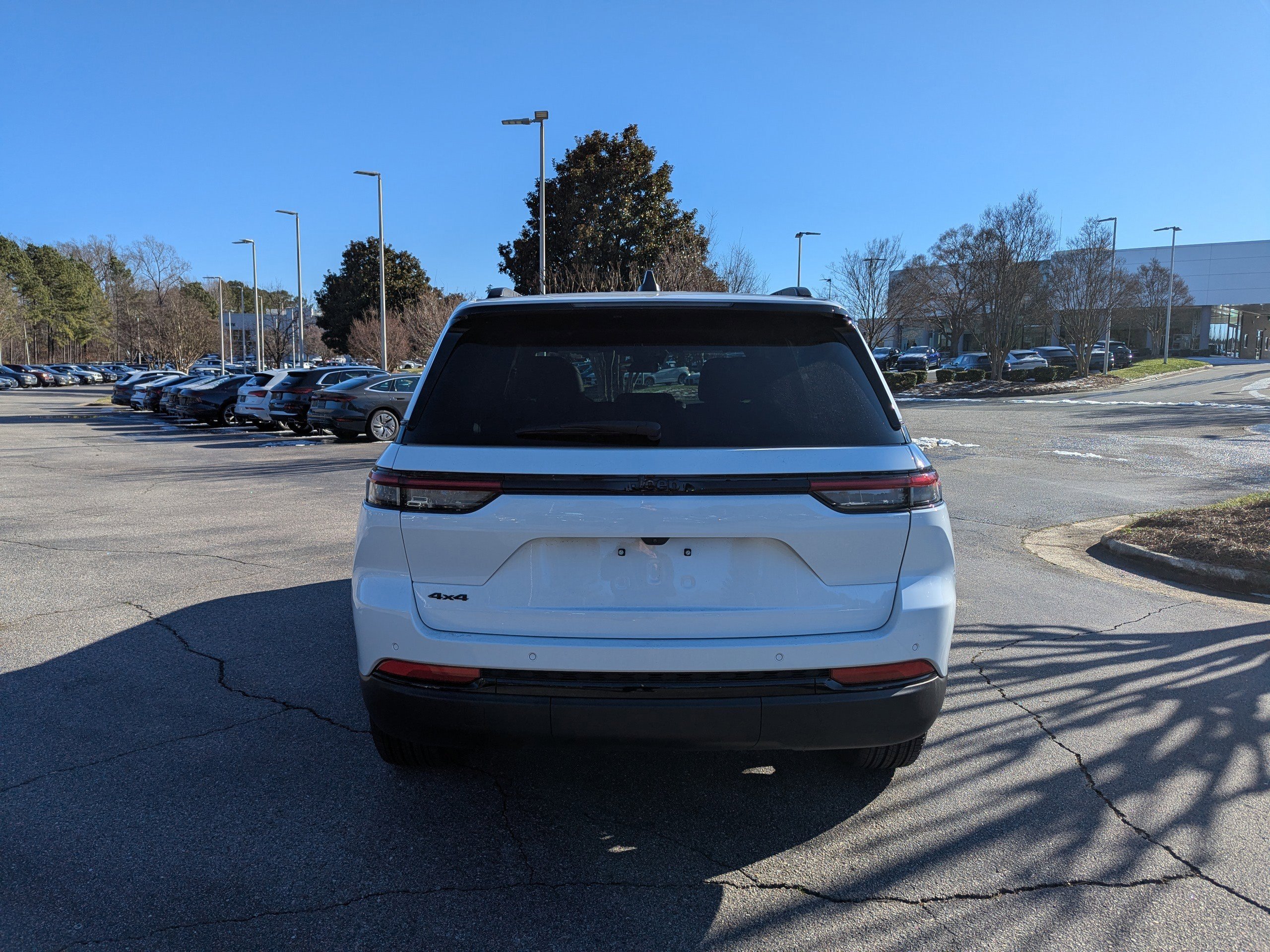 Used 2025 Jeep Grand Cherokee Altitude image 6