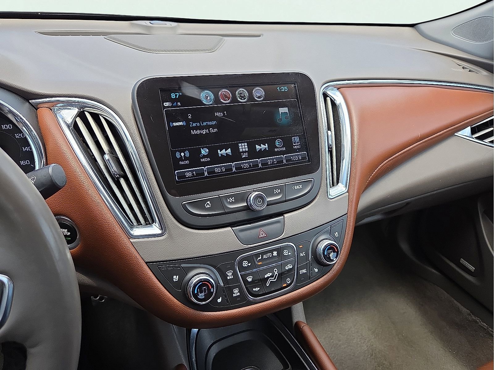 Used 2017 Chevrolet Malibu Premier FWD image 16