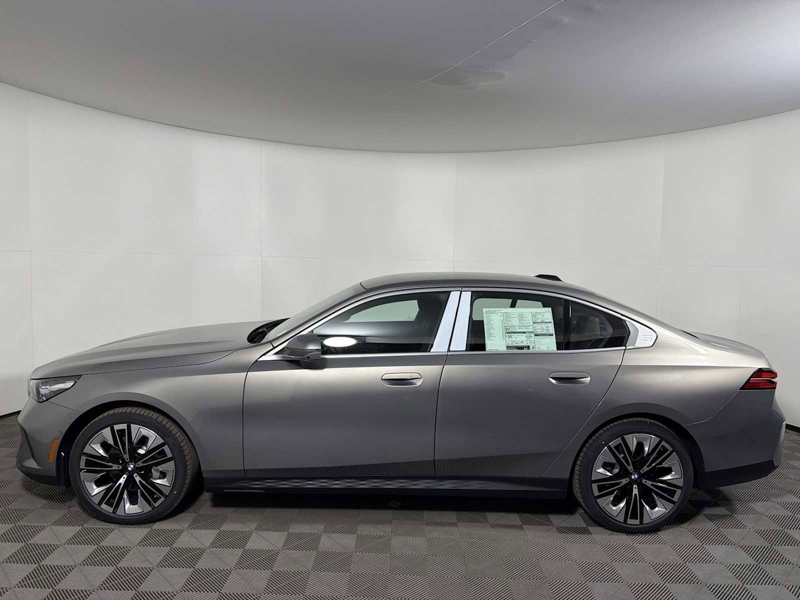 New 2026 BMW 530i xDrive w/ Premium Package image 4