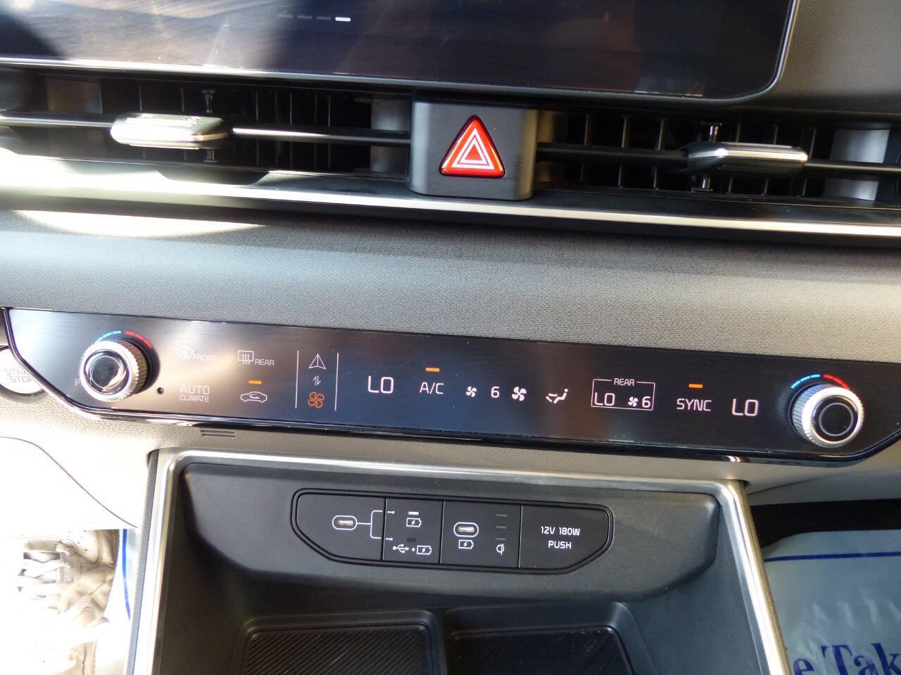 Used 2025 Kia Carnival EX FWD image 39