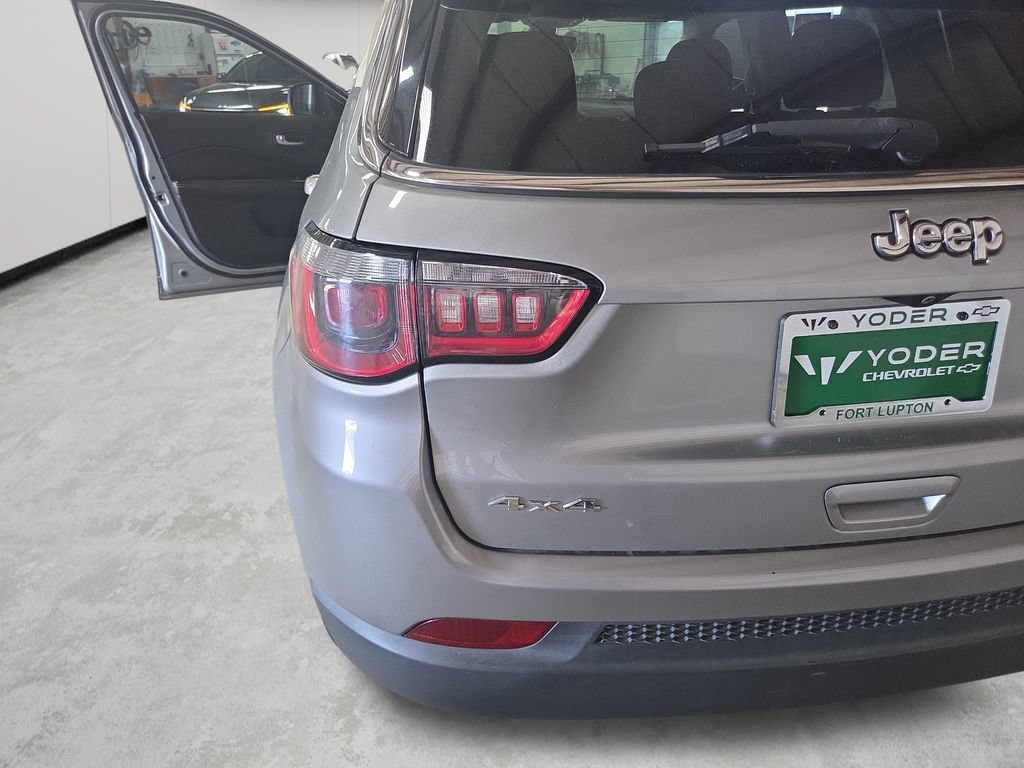Used 2018 Jeep Compass Latitude w/ Cold Weather Group AWD/4WD image 49