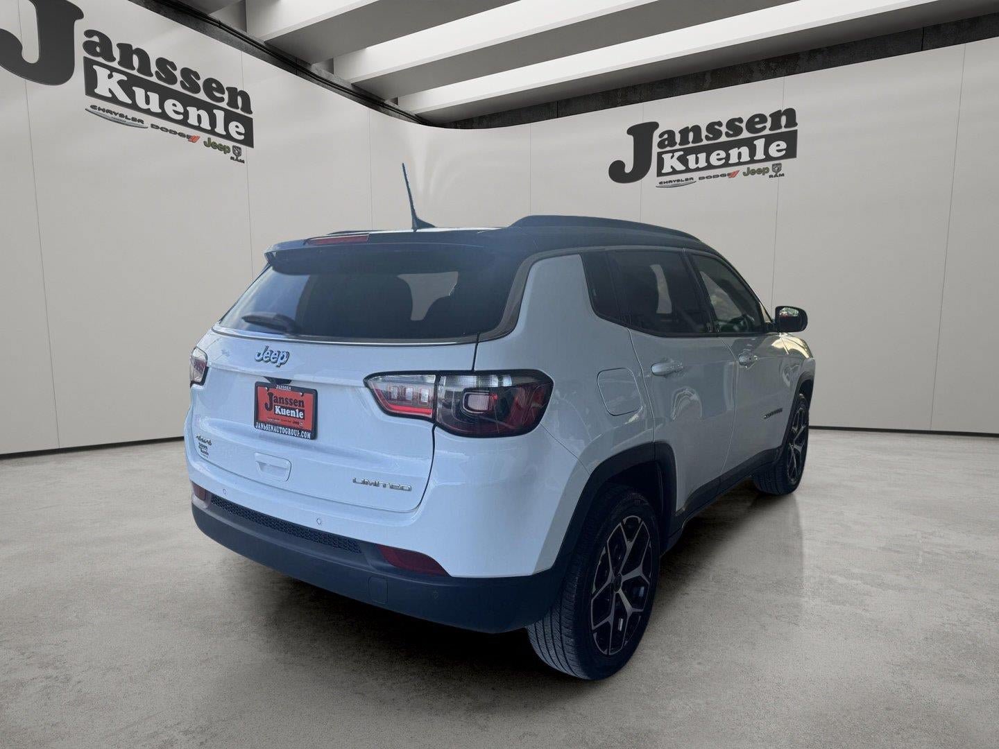 Used 2025 Jeep Compass Limited AWD/4WD image 3