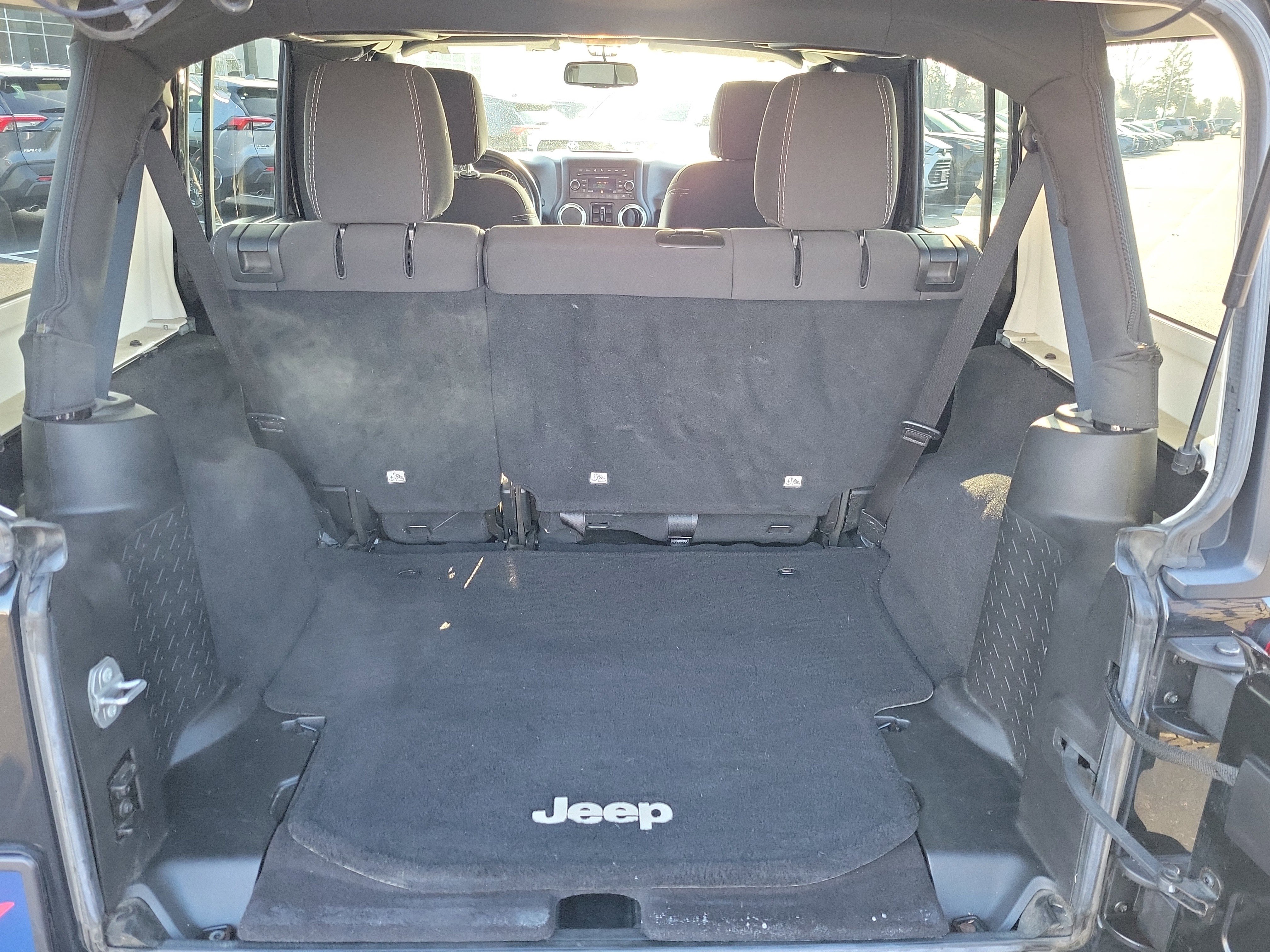 Used 2015 Jeep Wrangler Unlimited Sahara w/ Connectivity Group image 7