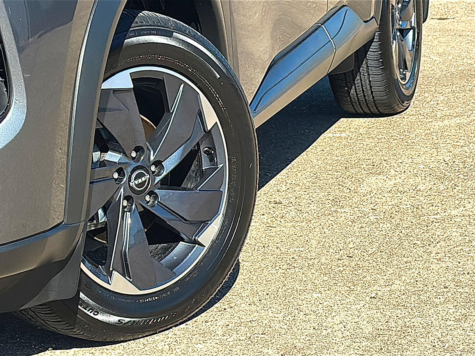 Used 2025 Nissan Rogue SV image 3