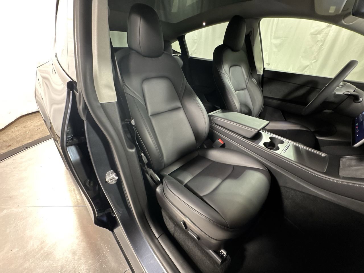 Used 2022 Tesla Model Y Performance image 32