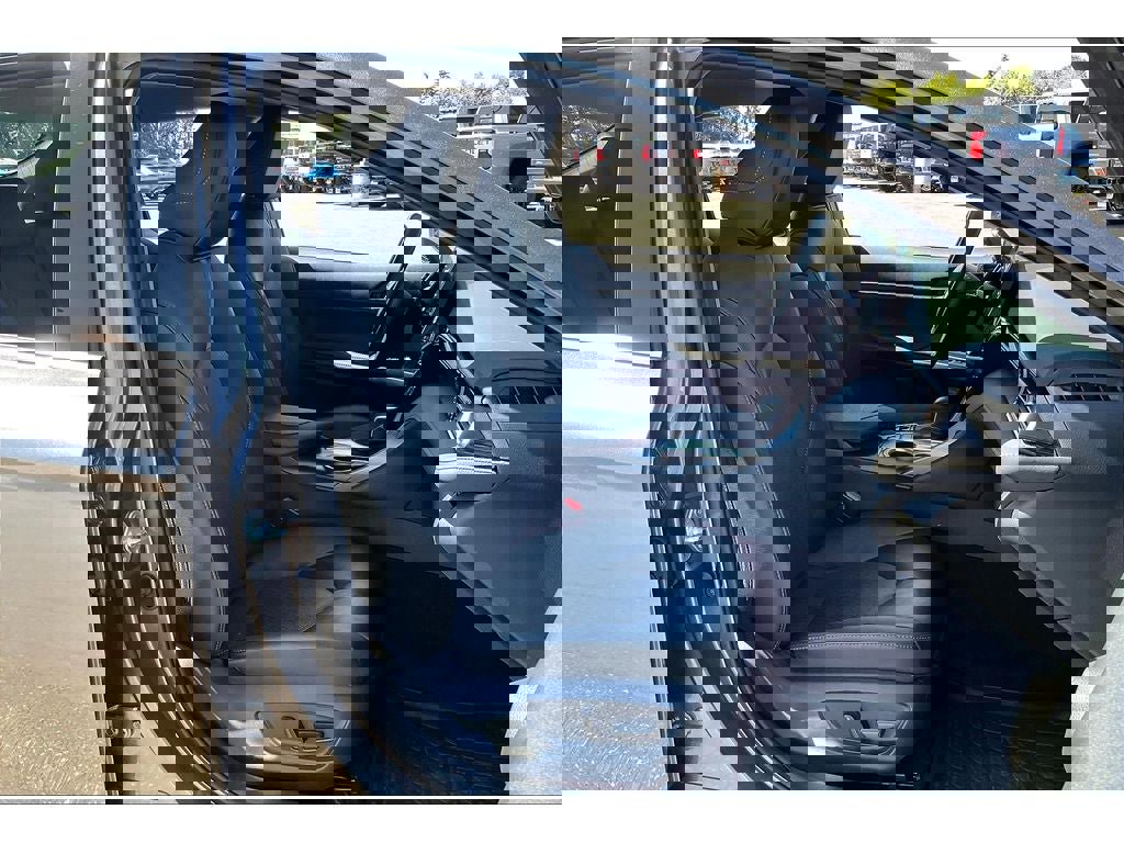 Used 2023 Toyota Camry XLE image 7