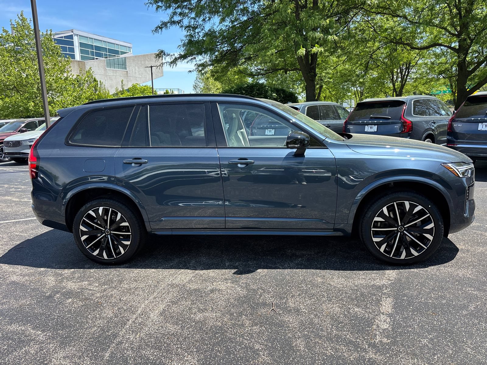 New 2026 Volvo XC90 B6 Ultra w/ Protection Package Premier AWD/4WD image 4