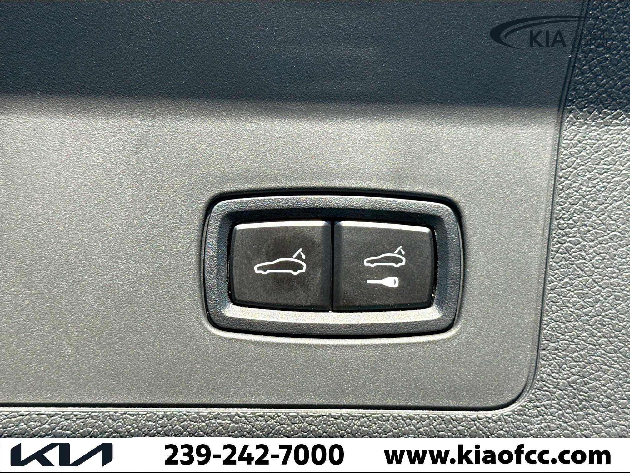 Used 2025 Porsche Panamera 4 image 13