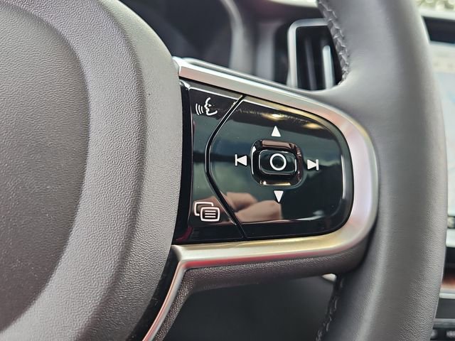 Used 2024 Volvo XC60 B5 Plus image 27