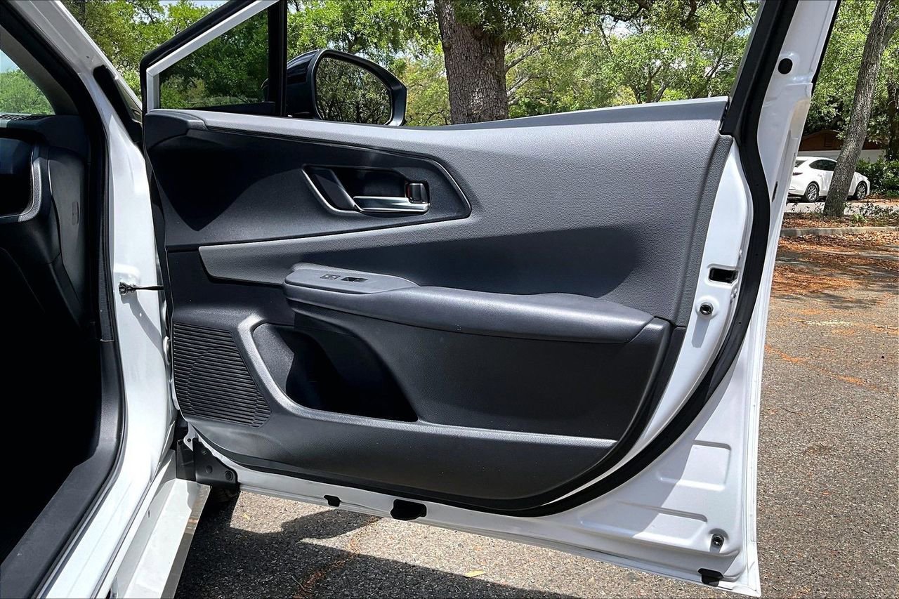 Used 2024 Toyota Prius XLE FWD image 28