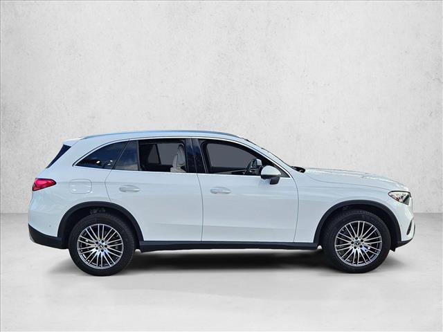 Used 2025 Mercedes-Benz GLC 300 image 4