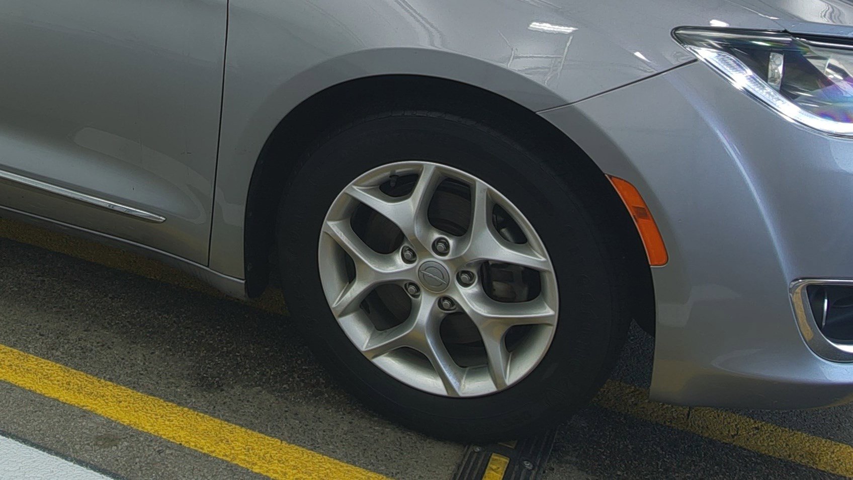 Used 2020 Chrysler Pacifica Limited image 8