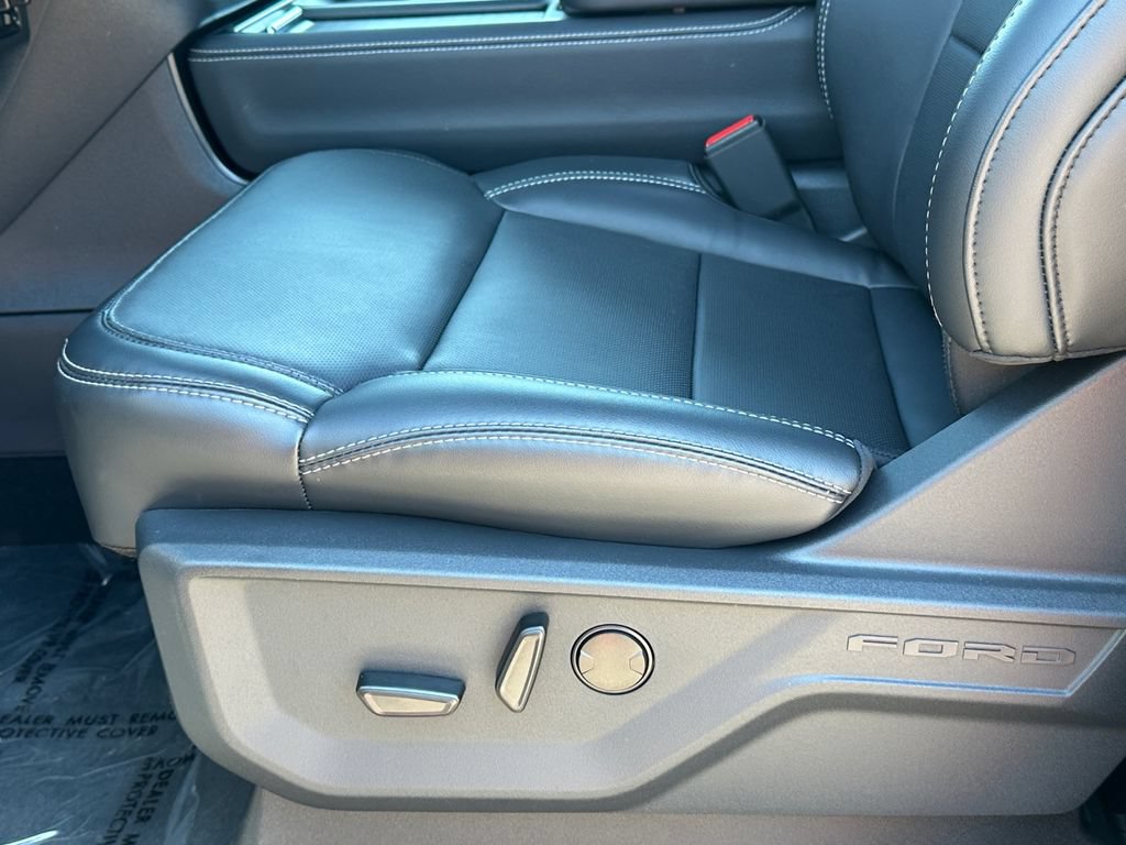 Used 2026 Ford Expedition Platinum w/ Stealth Appearance Package AWD/4WD image 16