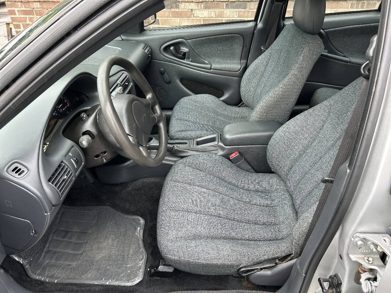 Used 2004 Chevrolet Cavalier Sedan w/ Preferred Equipment Group FWD image 9