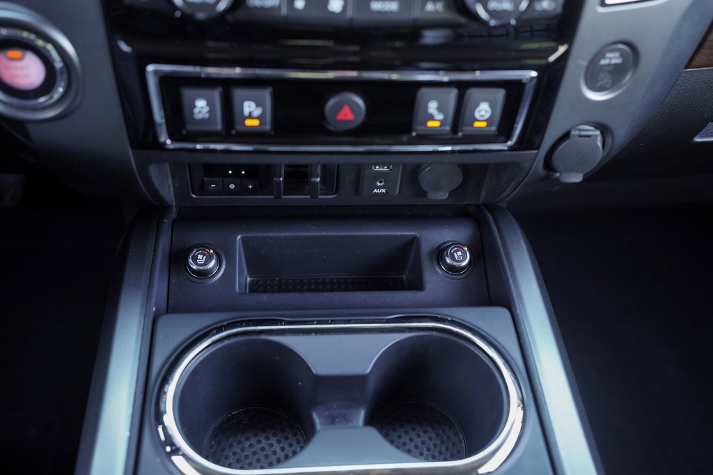 Used 2018 Nissan Titan Platinum Reserve image 32