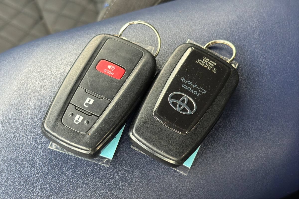 Used 2020 Toyota C-HR XLE FWD image 33