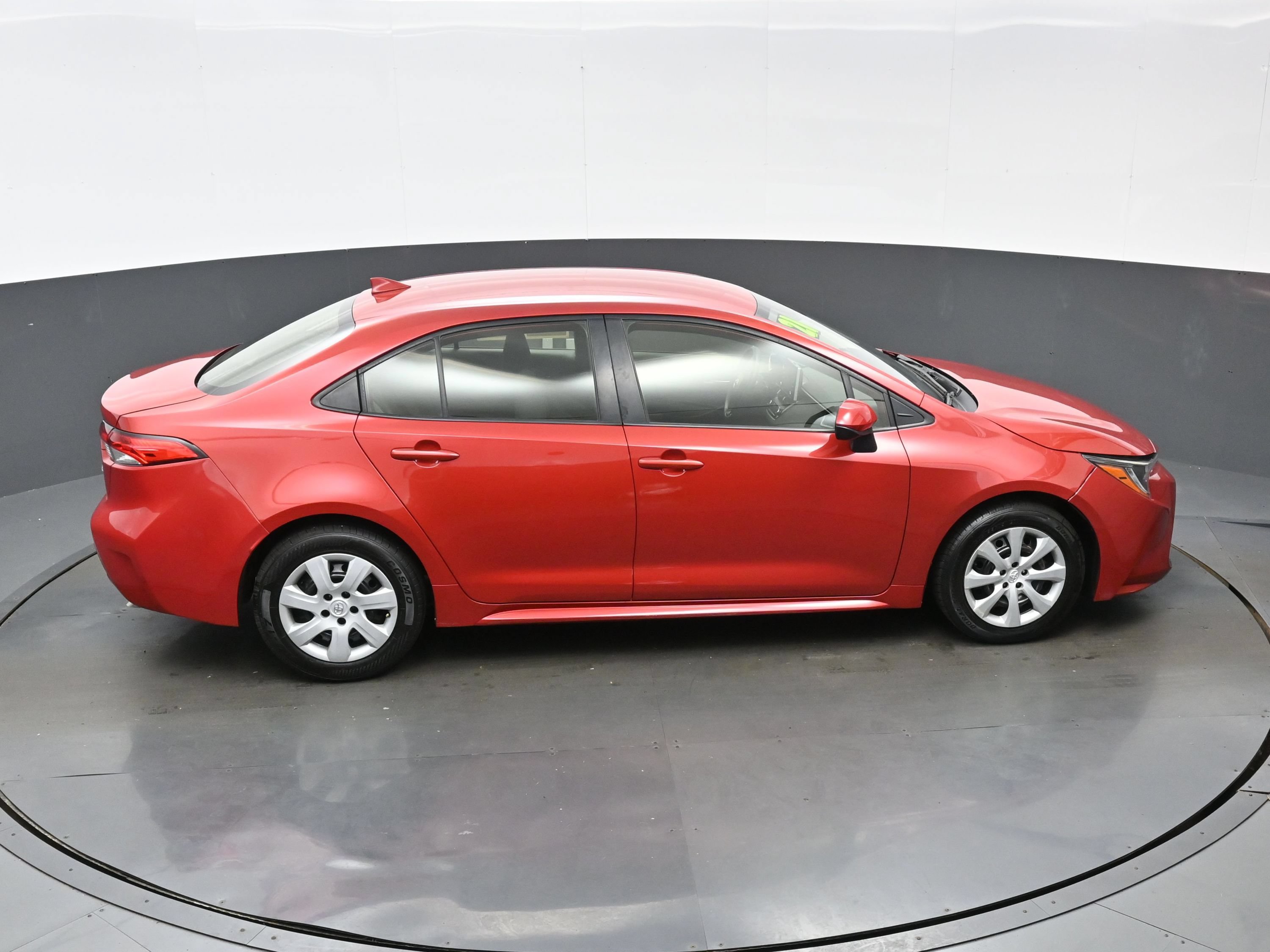 Used 2021 Toyota Corolla LE FWD image 36