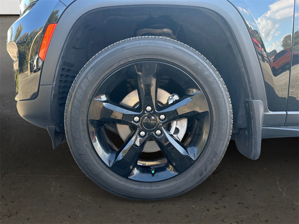 Used 2024 Jeep Grand Cherokee Altitude image 10