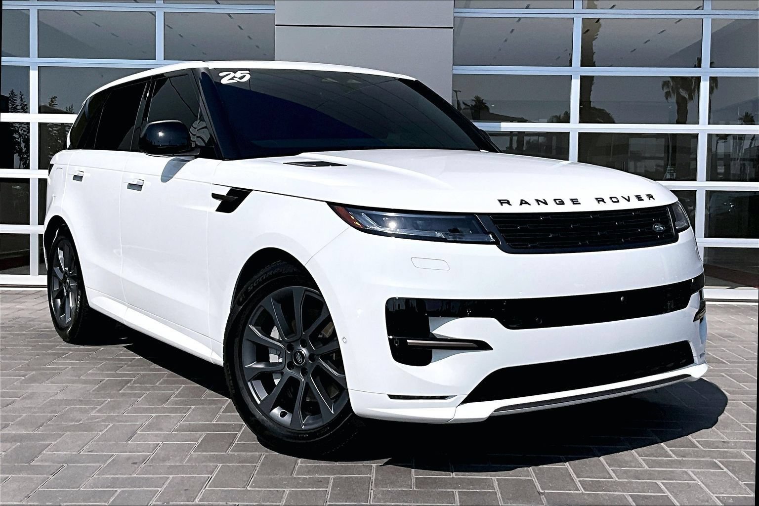 Certified 2025 Land Rover Range Rover Sport Dynamic SE AWD/4WD image 3