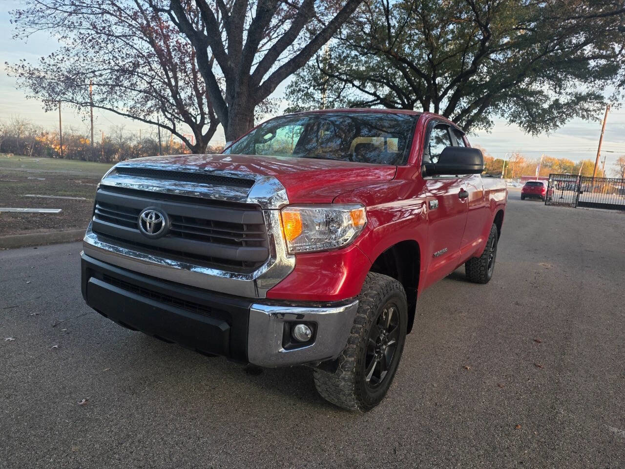Used 2015 Toyota Tundra SR5 image 4
