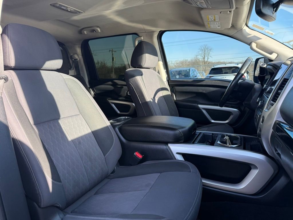Used 2020 Nissan Titan SV w/ SV Convenience Package image 24