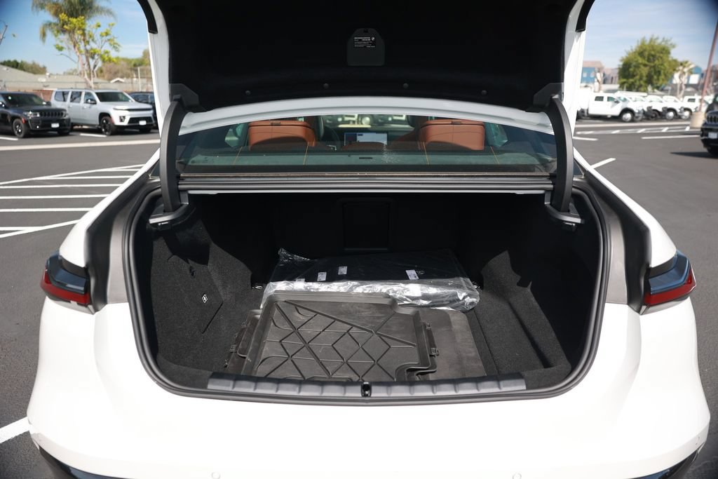 Used 2025 BMW i7 M70 w/ Executive Package AWD/4WD image 39