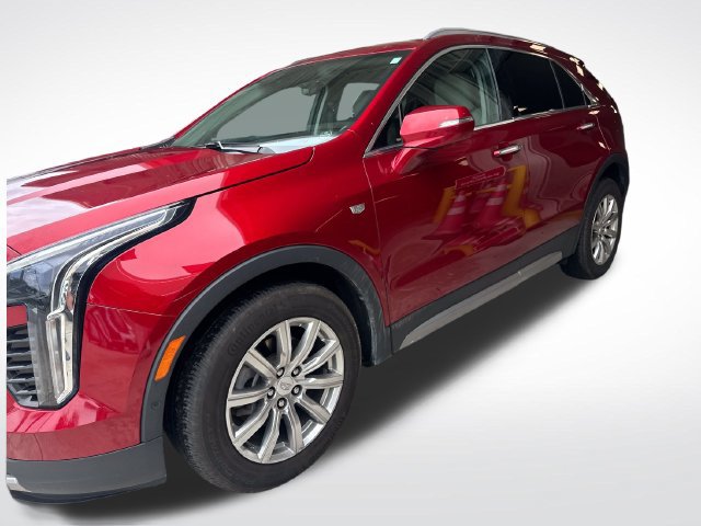 Used 2022 Cadillac XT4 Premium Luxury w/ Enhanced Visibility Package FWD image 2