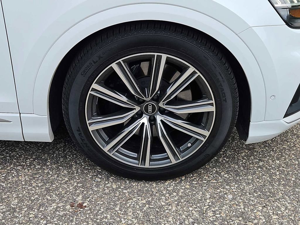 Certified 2023 Audi SQ8 Premium Plus w/ Executive Package AWD/4WD image 9
