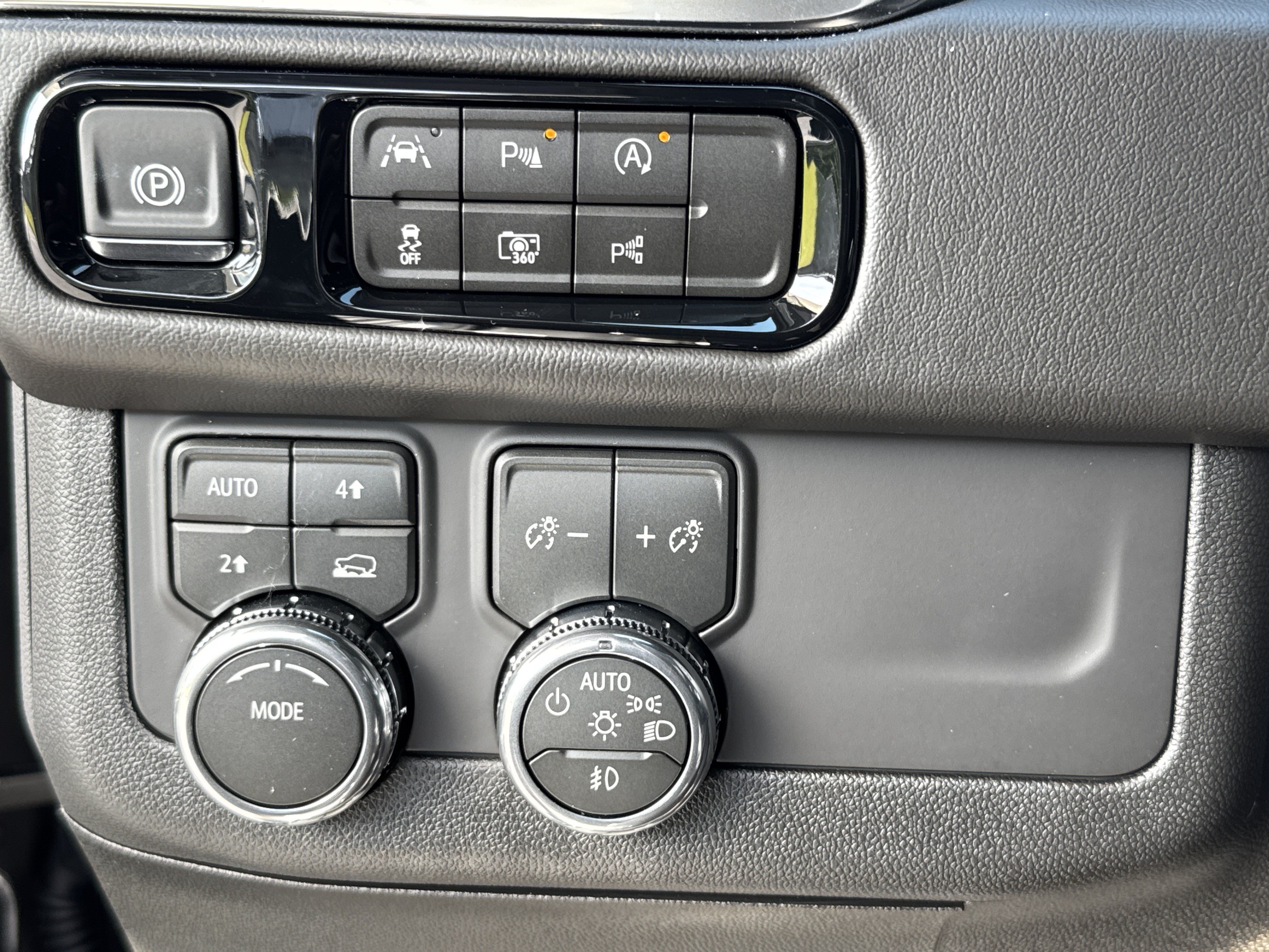 New 2026 GMC Yukon XL Denali w/ Sun & Power Step Package AWD/4WD image 19