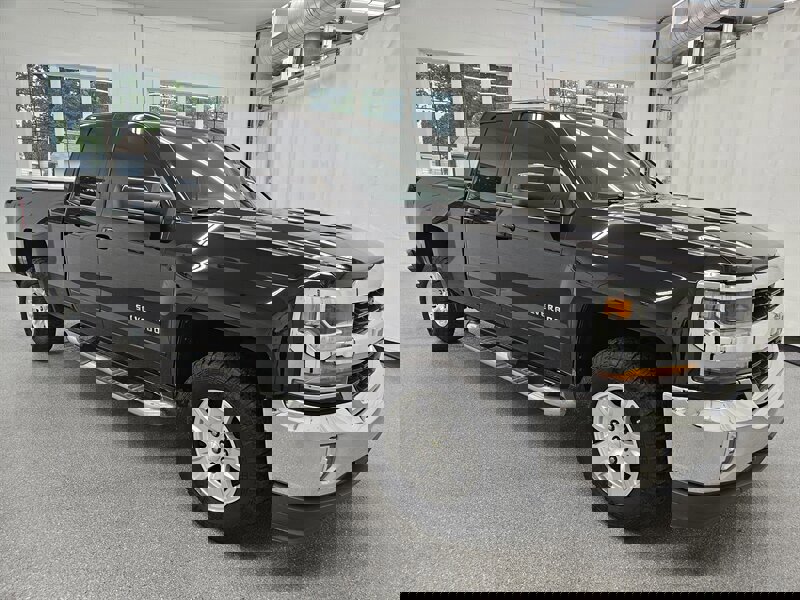 Used 2017 Chevrolet Silverado 1500 LT w/ All Star Edition image 3