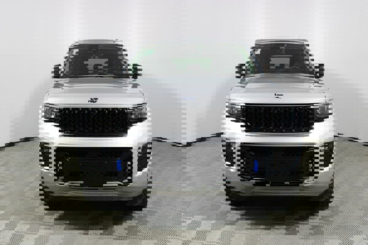 Used 2023 Jeep Grand Cherokee 30th Anniversary image 2