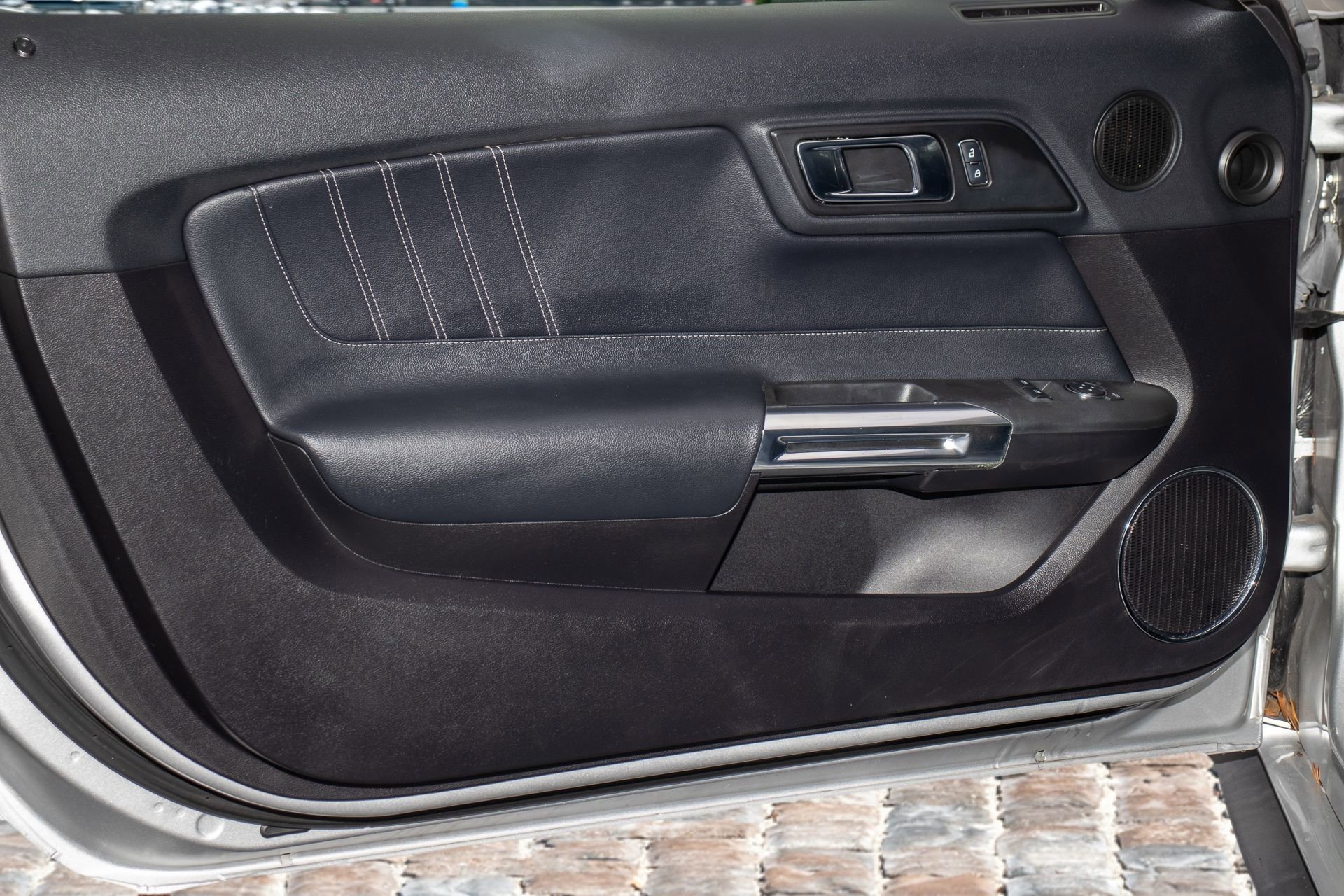 Used 2019 Ford Mustang Premium w/ Ecoboost Performance Package image 15