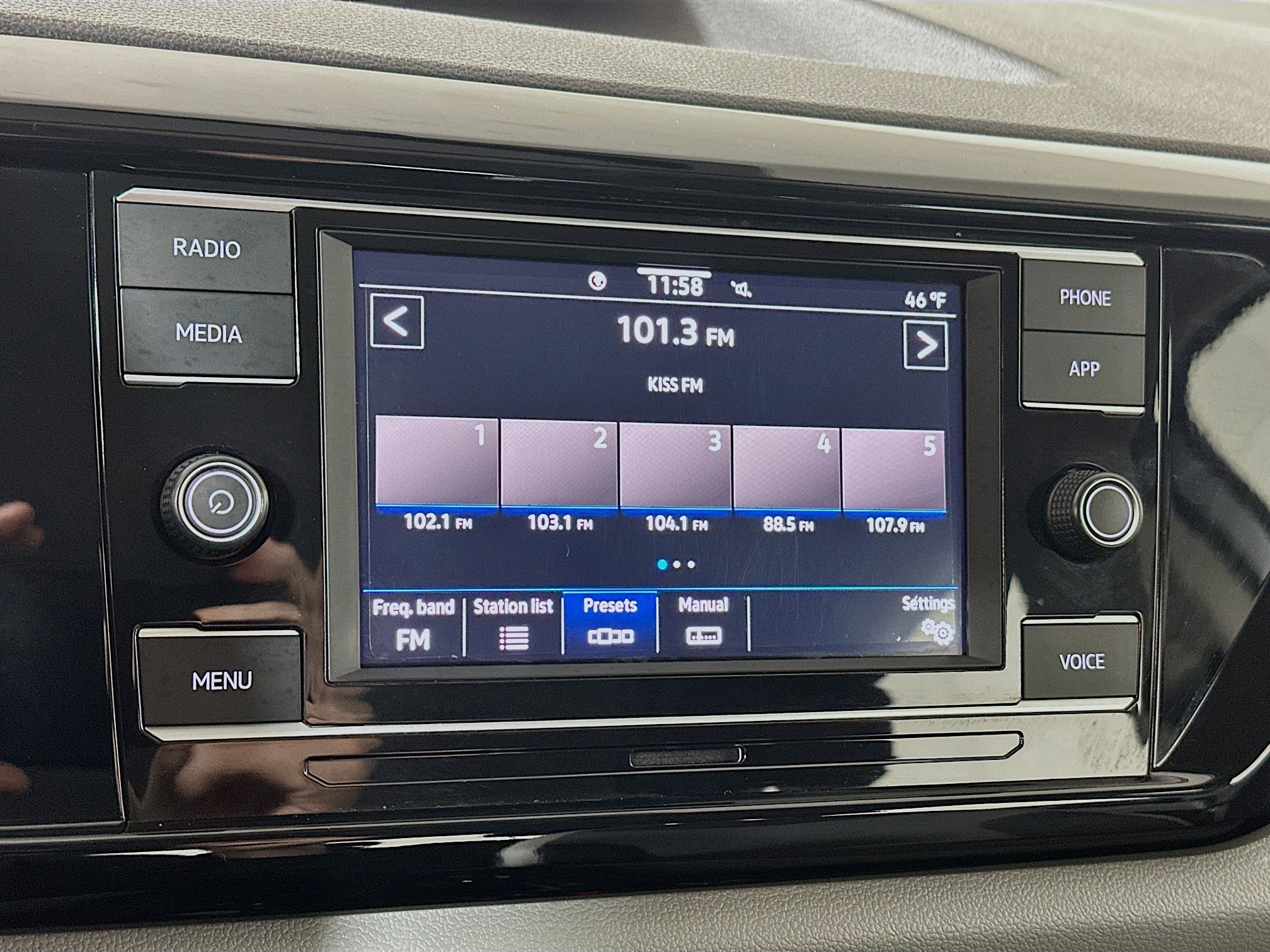 Used 2022 Volkswagen Taos S image 14