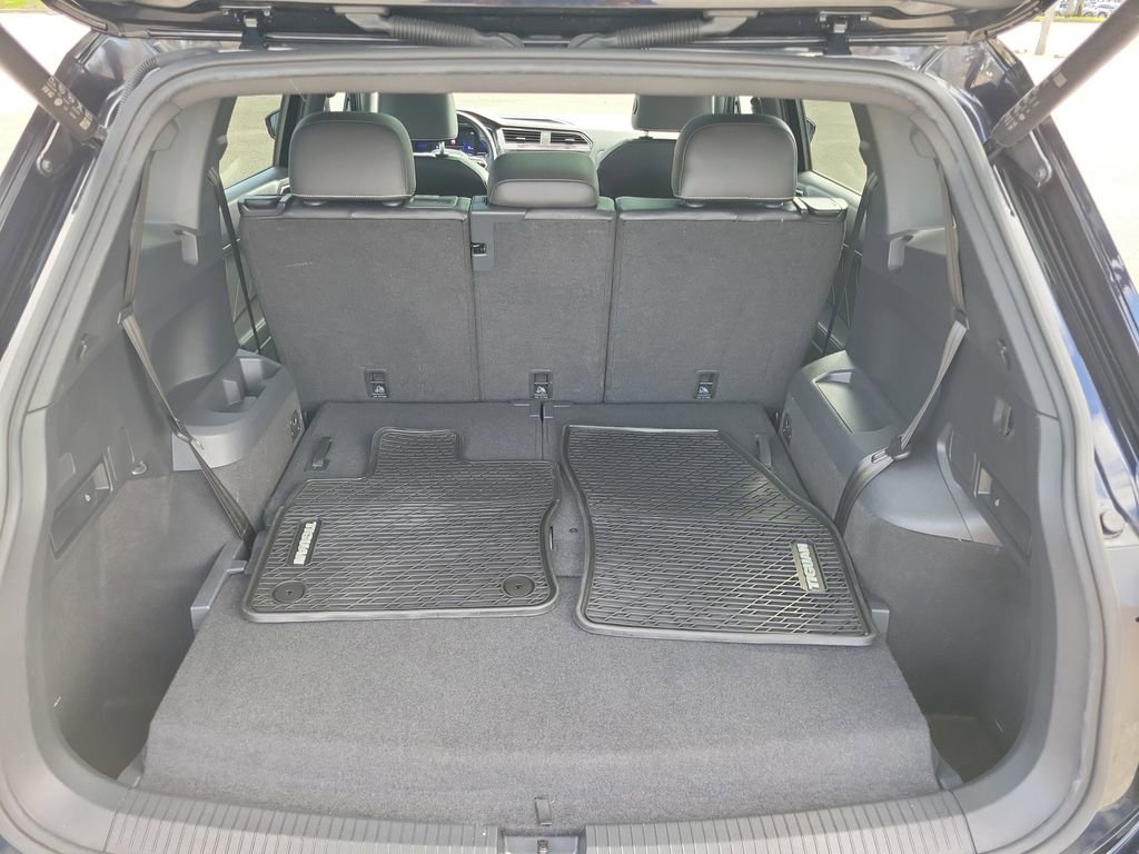 Used 2022 Volkswagen Tiguan SE R-Line image 10