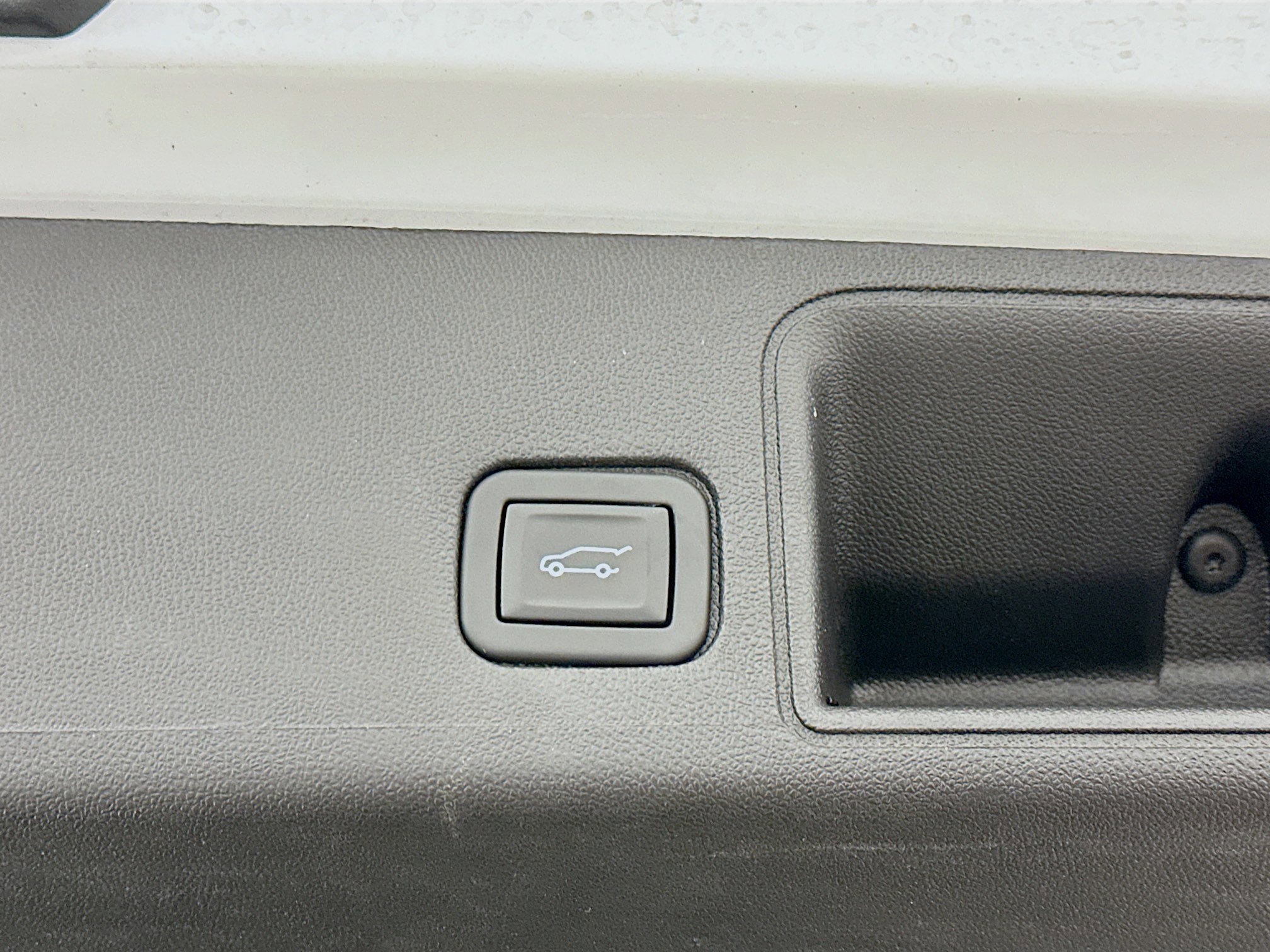 Used 2024 GMC Terrain SLT image 31