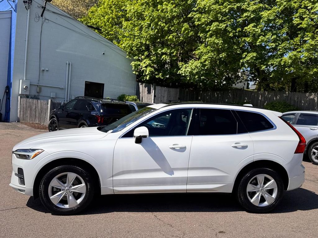 Used 2022 Volvo XC60 B5 Momentum AWD/4WD image 3