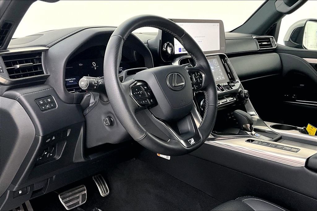 Used 2025 Lexus LX 700h F Sport image 18