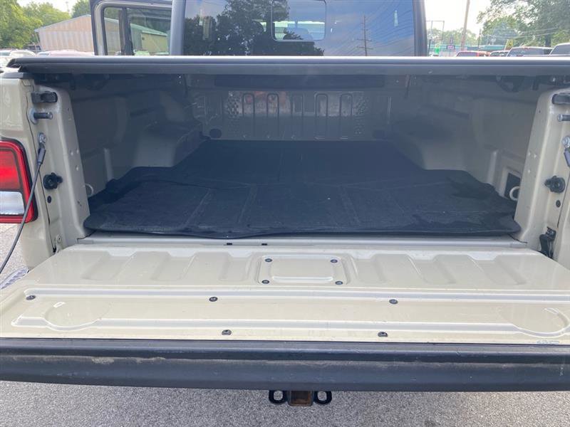 Used 2020 Jeep Gladiator Mojave w/ Cold Weather Group image 11