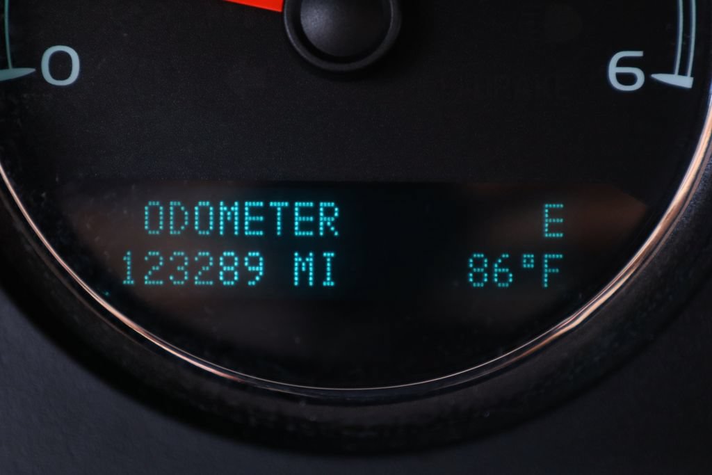 Used 2012 Chevrolet Avalanche LTZ RWD image 15