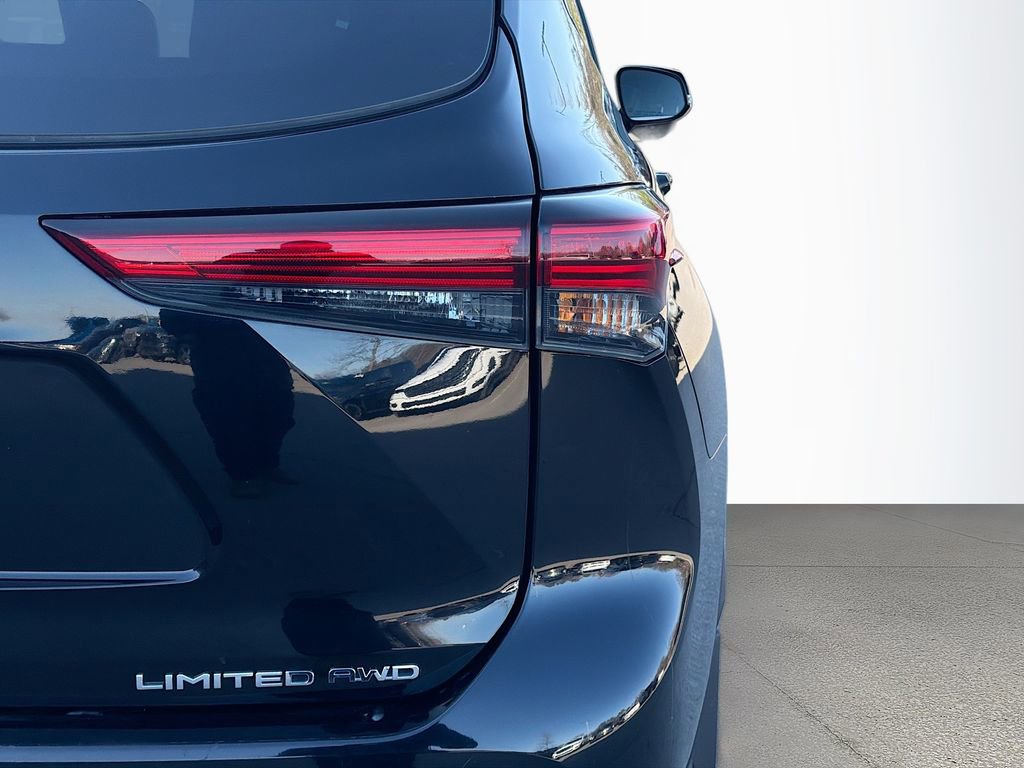 Used 2023 Toyota Highlander Limited image 12