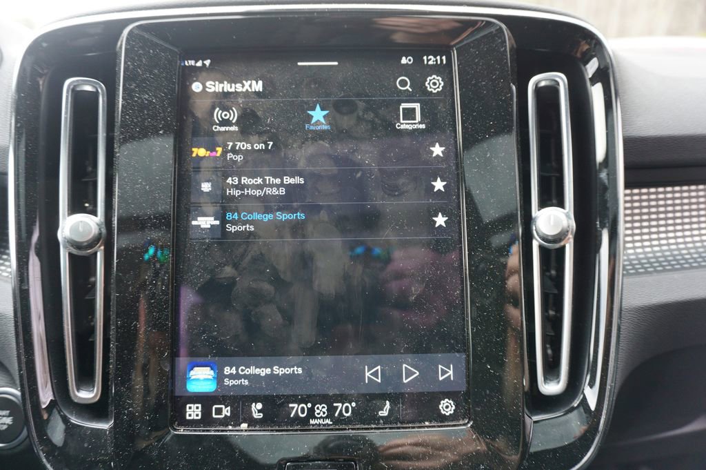 Used 2023 Volvo XC40 B4 Ultimate w/ Climate Package image 12