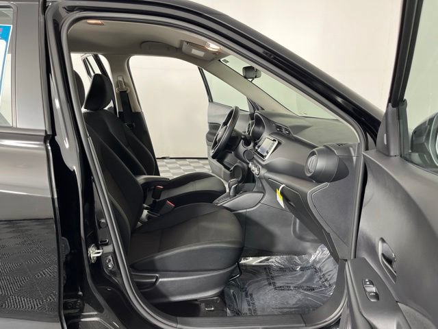 Certified 2025 Nissan Kicks Play S FWD image 37