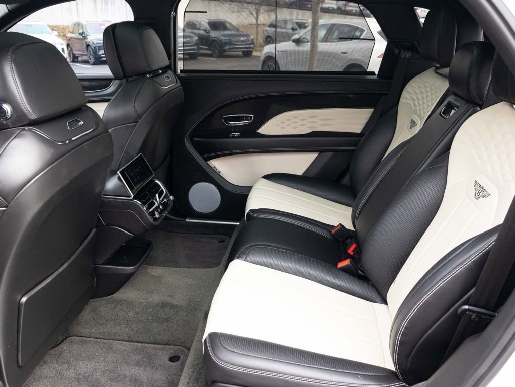 Used 2023 Bentley Bentayga Extended Wheelbase image 58