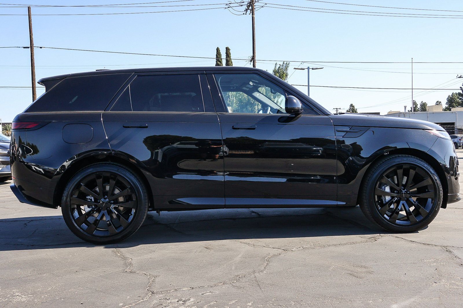 New 2027 Land Rover Range Rover Sport Dynamic SE AWD/4WD image 4