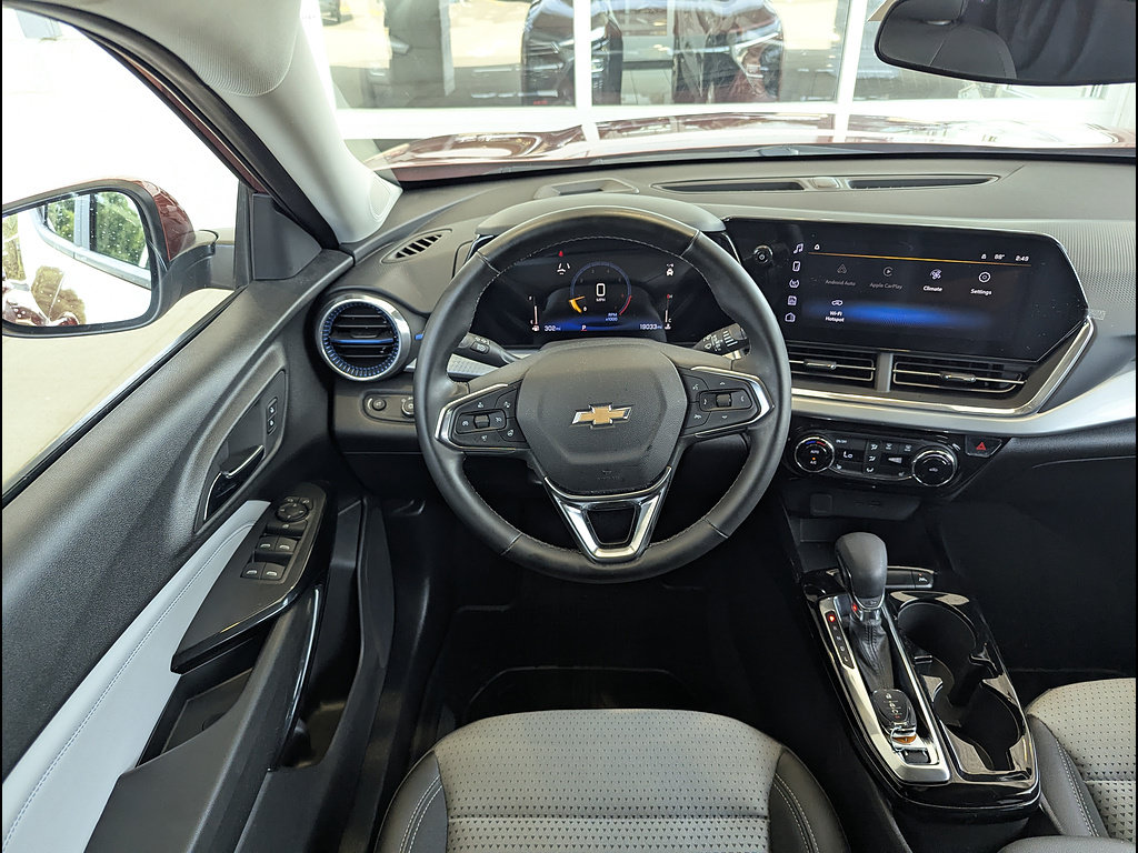 Used 2024 Chevrolet Trax LT w/ Driver Confidence Package FWD image 3