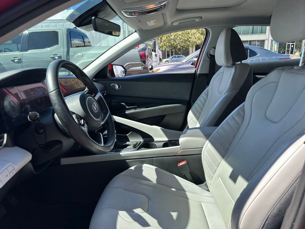 Used 2023 Hyundai Elantra Limited image 13