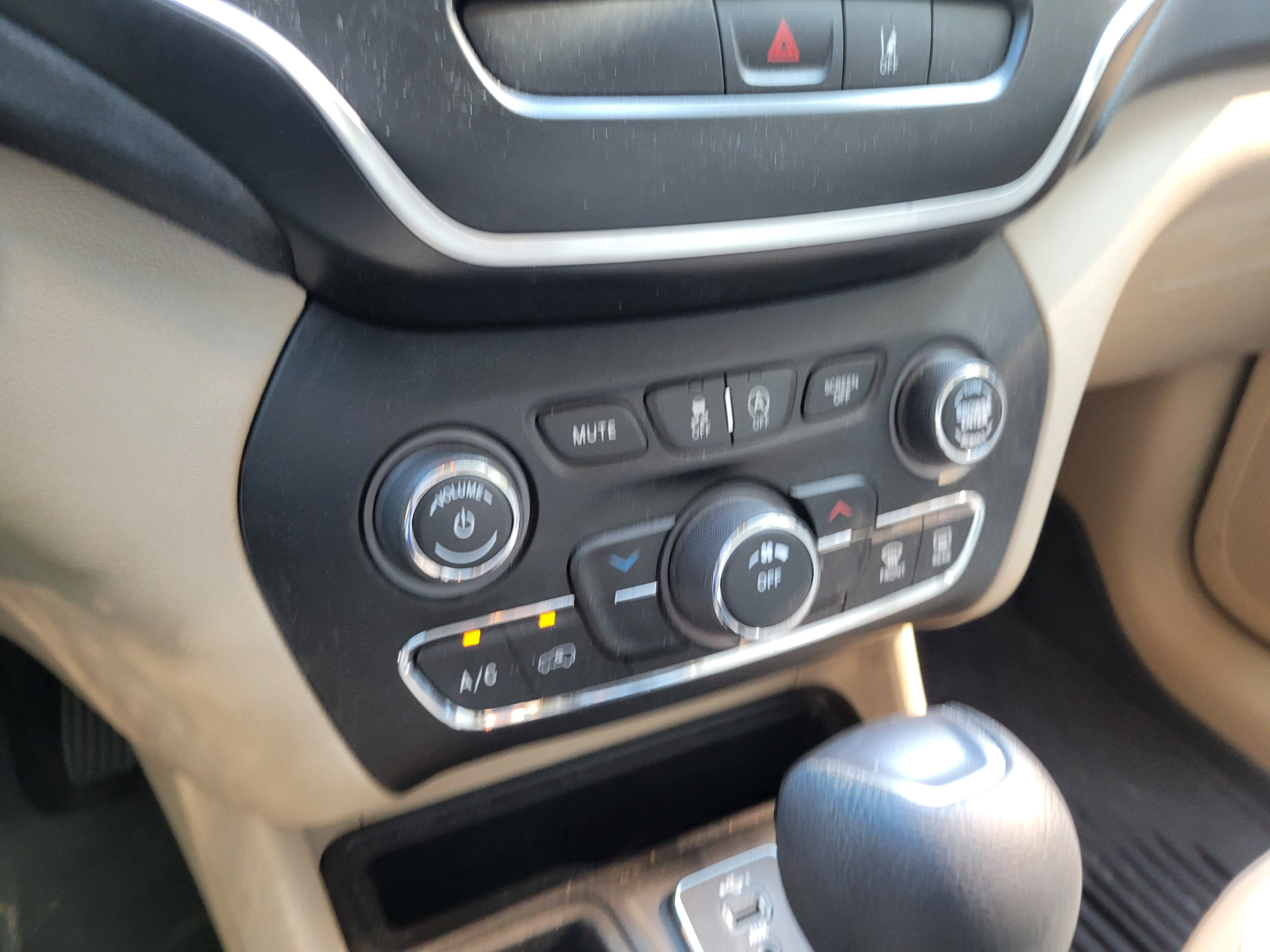 Certified 2021 Jeep Cherokee Latitude FWD image 18