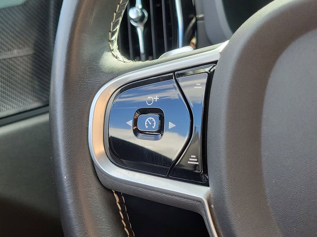 Used 2020 Volvo XC60 T5 R-Design w/ Protection Package Premier image 22
